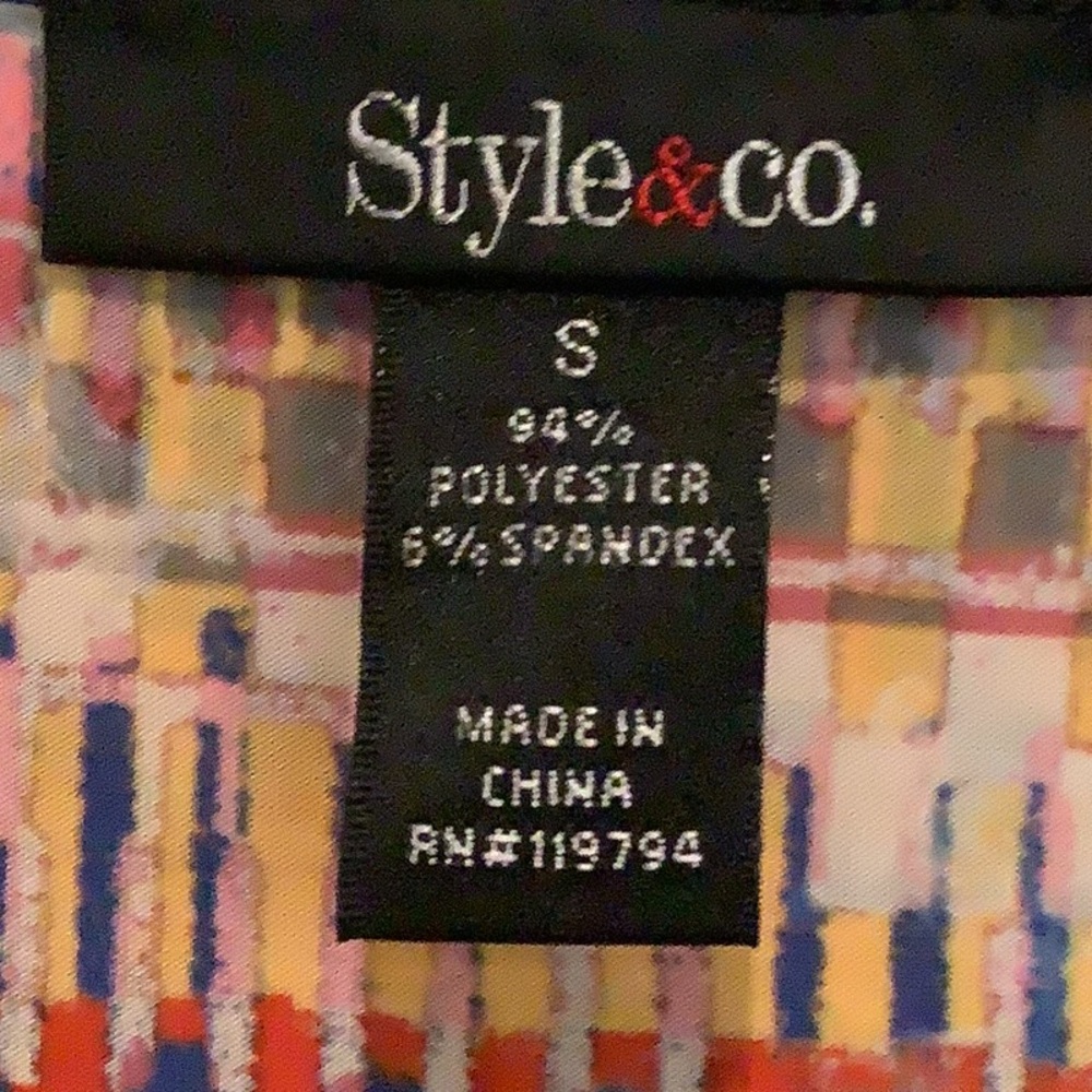 Sleeveless Multicolor Patterned Tank Top - Picture 2 of 4